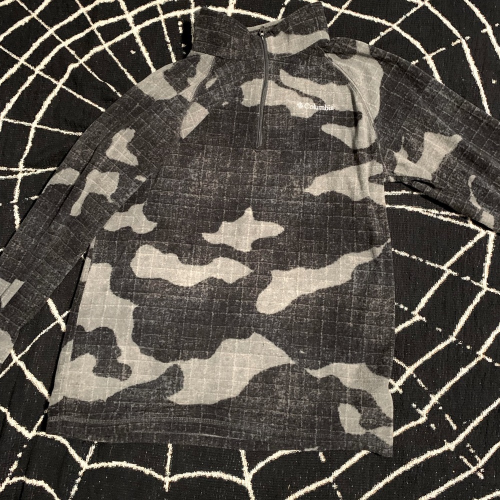Columbia long sleeve camo half zip up turtle neck